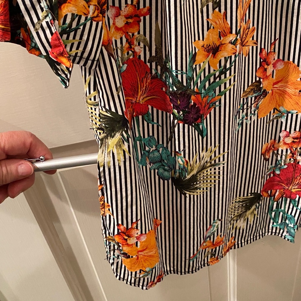 🎉Host Pick🎉 Chico's Multicolor Floral Striped Tunic - Picture 5 of 12